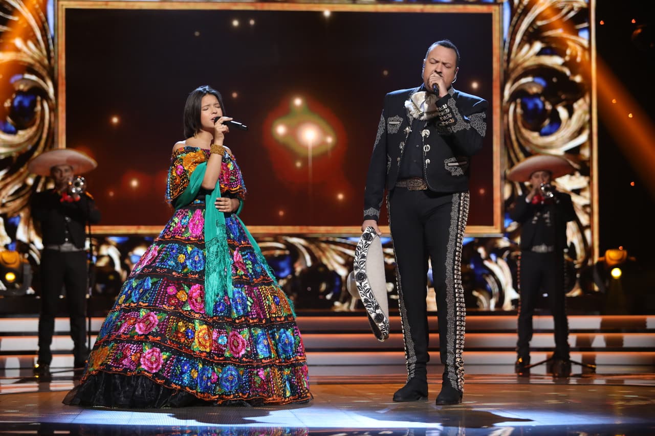 Hace unos días, el cantante se presentó en el escenario de La Reina de la Canción junto a su hija Ángela.