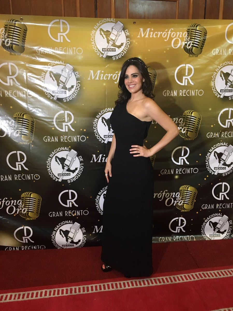 <b><a href="http://www.univision.com/temas/luz-elena-gonzalez">Luz Elena</a></b> fue reconocida hace algunos días en la Ciudad de México con el galardón 'Micrófono de oro' por su trayectoria en los melodramas mexicanos, y es que la actriz ha desempeñado personajes tanto de buenas como de villanas, ganándose el reconocimiento del público.