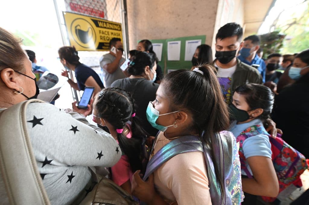 Estudiantes de California recibirán pruebas de coronavirus para realizar en casa antes de regresar a las escuelas