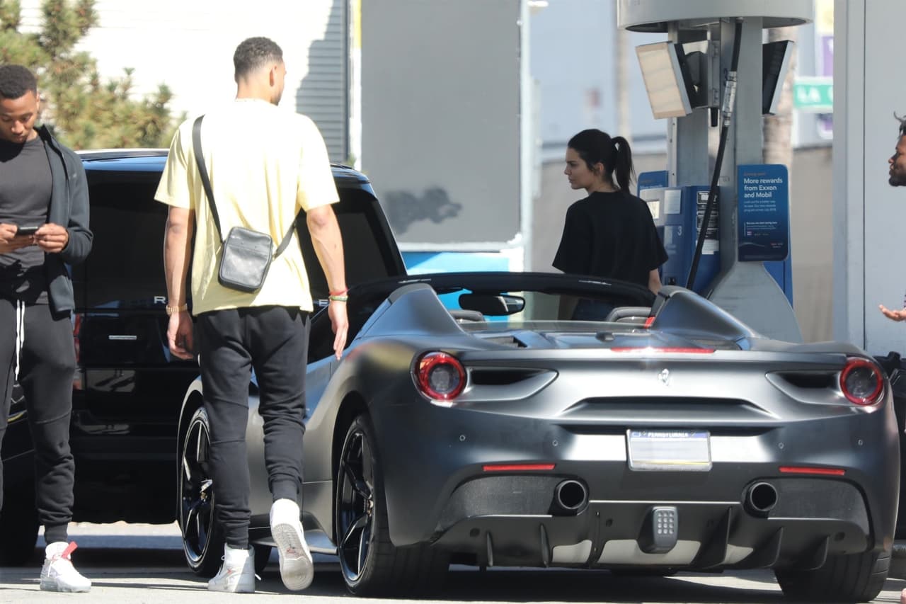 El deportista ganó el lunes el premio del '
<b><a href="http:/https://www.univision.com/deportes/nba/harden-fue-el-mvp-simmons-el-mejor-novato-y-gobert-el-defensa-del-ano-en-los-premios-de-la-nba%3FlayoutType=flex">Mejor Novato</a>'</b> del año, lo que podría aumentar su valor.