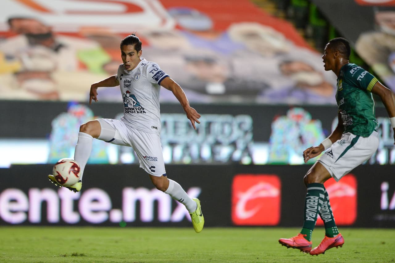 Erick Aguirre emparejó el marcador al 69’. Recibió un balón filtrado desde la media cancha y, sin dejar caer el balón, penetró la portería que defendía Cota.