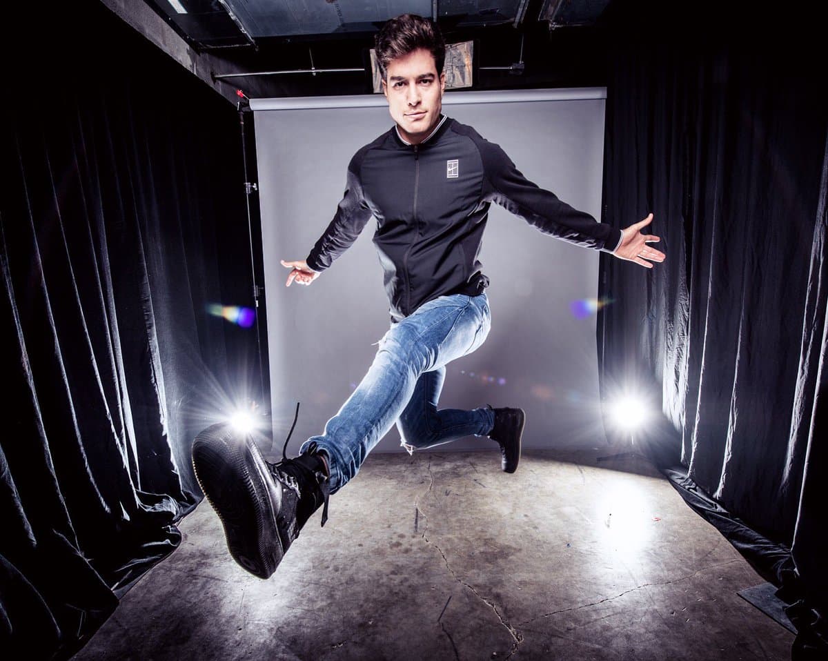 Aunque 
<b><a href="http://www.univision.com/temas/danilo-carrera">Danilo Carrera</a></b> goza de una extraordinaria relación sentimental con su esposa, él ha dicho que la mujer perfecta para él debe ser alta, con linda sonrisa, humilde, con belleza interna y con la capacidad de exteriorizarla.