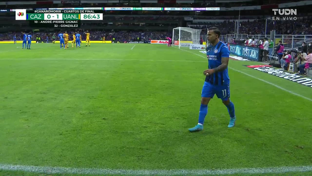 ¡TIRO ATAJADO! disparo por Ángel Romero.