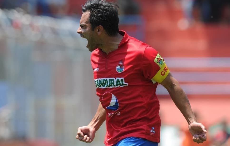 Municipal golea con triplete de 'Pescadito' Ruiz y son líderes en Guatemala