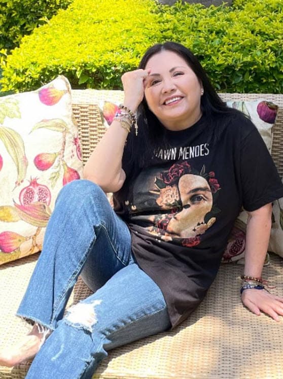 A través de un video explicó que lo hace por responsabilidad, para 
<b>evitar contagiarse de covid-19</b> y de esa manera cumplir con su agenda de conciertos.
<br>