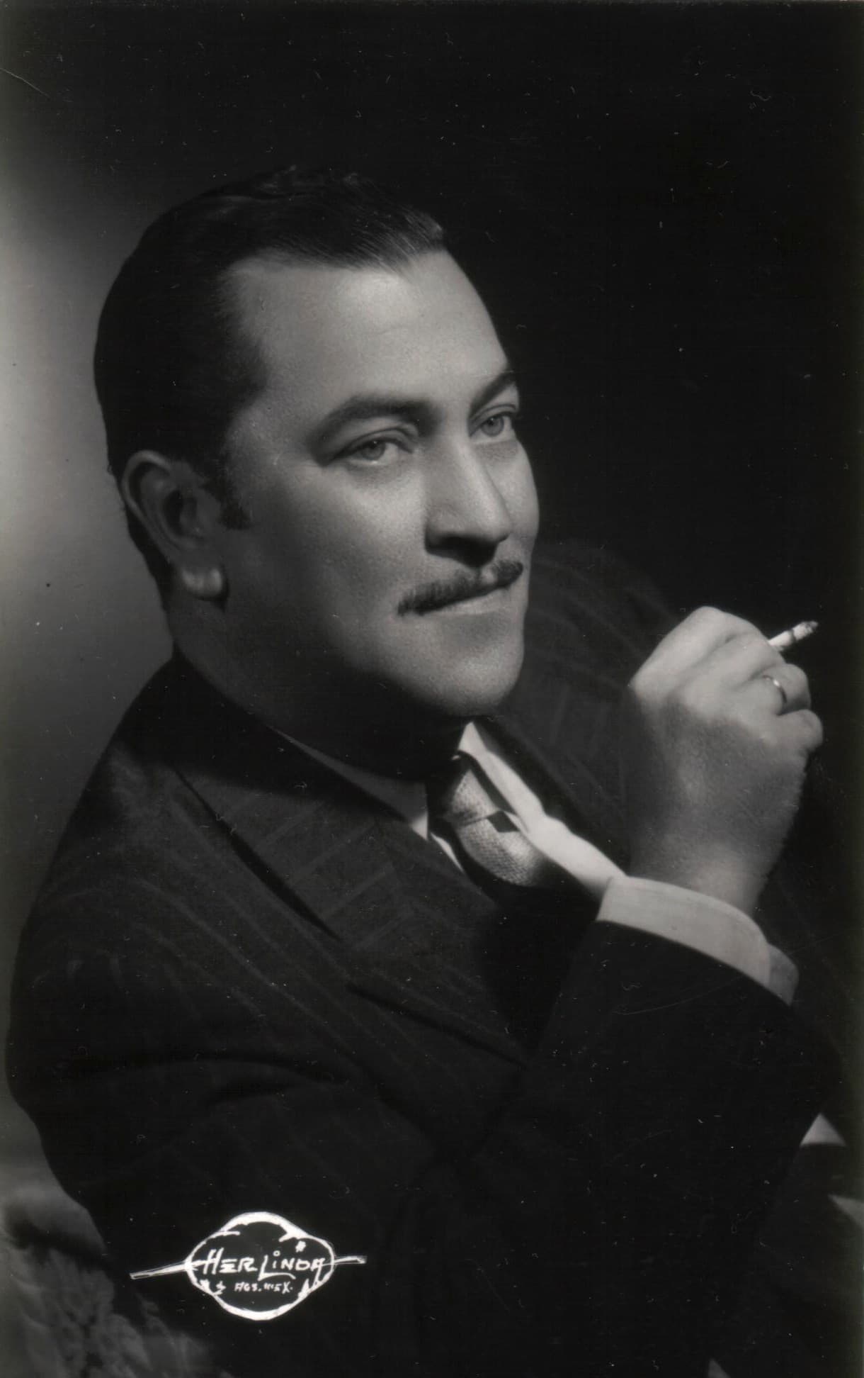 Carlos Moctezuma es considerado uno de los más grandes villanos del Cine de Oro. Su sonrisa y excelentes interpretaciones conquistaban a todas las mujeres.