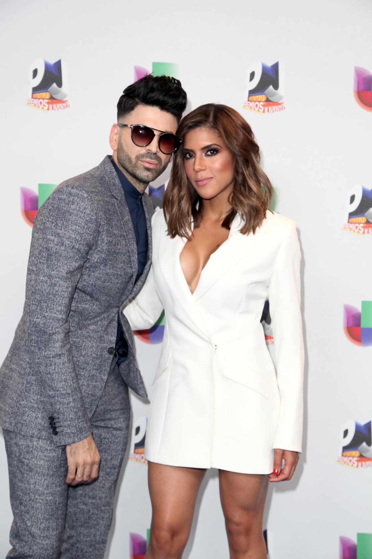 ¡Como hermanos! Jomari Goyso y Francisca Lachapel en el backstage de Premios Juventud.