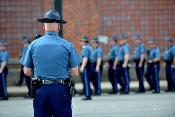 La policía de EEUU aumentó el perímetro de seguridad en torno a una casa en la que se cree que puede estar el segundo sospechoso de las bombas del maratón de Boston el pasado lunes, que dejó tres muertos y unos 170 heridos.