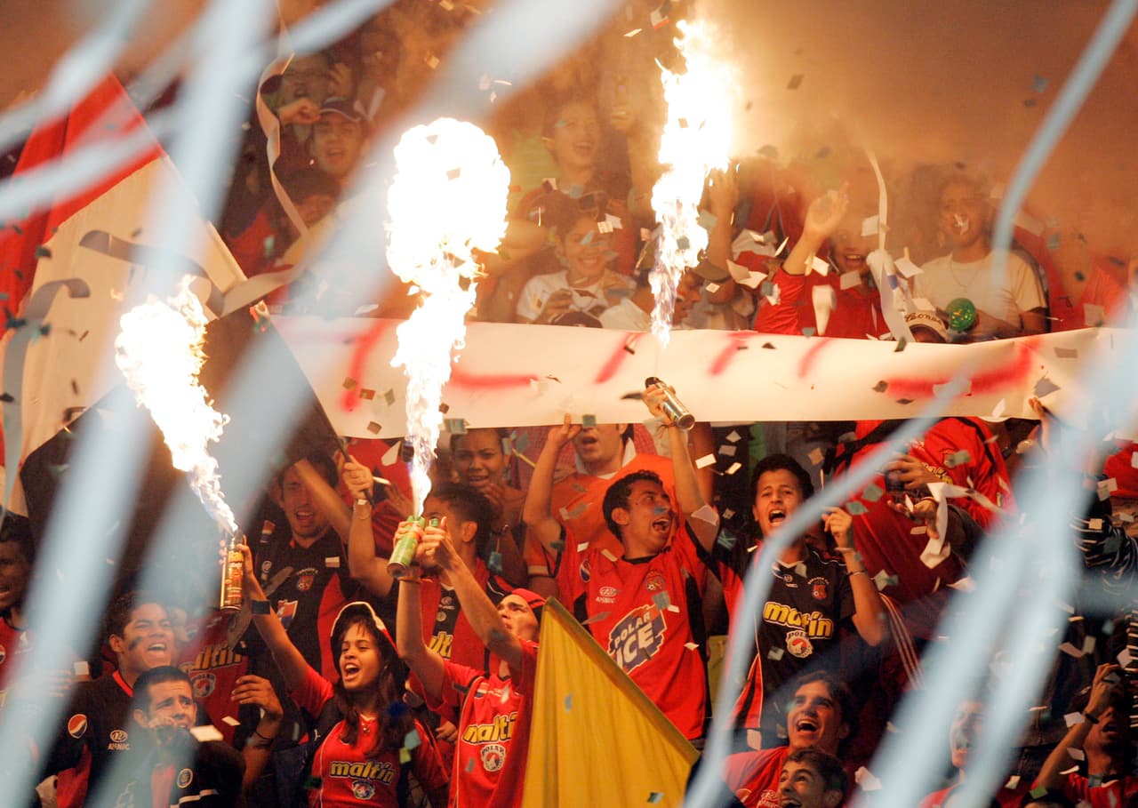 Si de aguanta hablamos, pensamos en Argentina, pero en Venezuela encontramos al Caracas, que tiene una afición noble y linda.