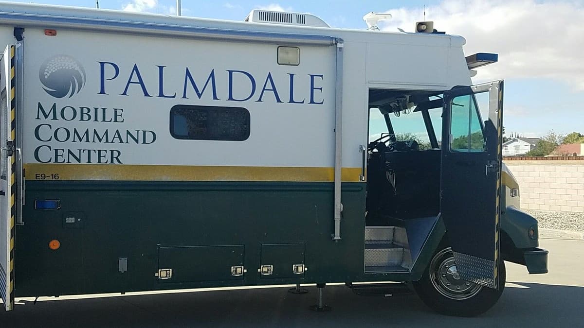 Unidad móvil en la escena del tiroteo.