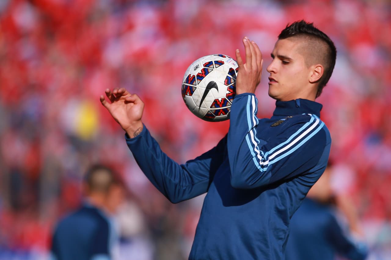 Erik Lamela. Posición: Mediocampista. Edad: 24 años. Club: Tottenham (Premier League). Veces seleccionado: 13. Descripción: Aún con una carrera en ciernes, Lamela despuntó pronto tras su irrupción en River y su paso por la Roma, para afianzarse con los Spurs de Pochettino. Puede jugar como creativo o pegado a la banda, por lo que es un doble peligro para las defensas rivales.