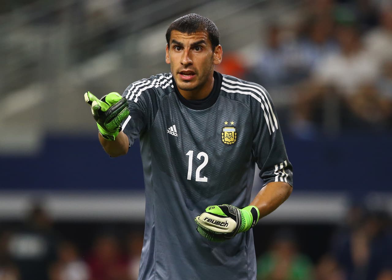 Nahuel Guzmán. Posición: Portero. Edad: 30 años. Club: Tigres (Liga MX). Veces seleccionado: 6. Descripción: El llamado 'Patón' recibió su primer llamado a la selección en 2014, coincidentemente con la llegada de Martino al banquillo, el mismo técnico que lo tuvo en su etapa con Newell's Old Boys.