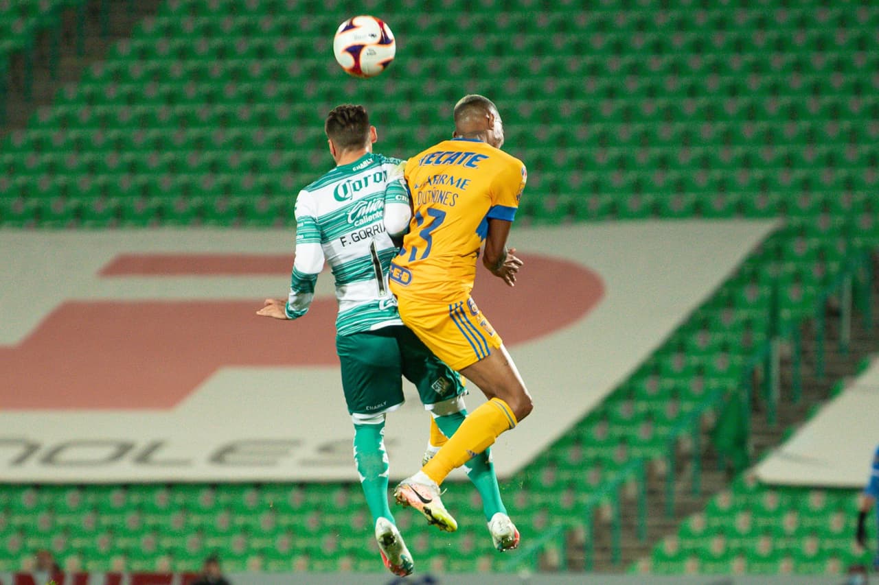 Juan Otero y Eduardo Aguirre son los encargados de la victoria a Santos 2-0 sobre los Tigres.