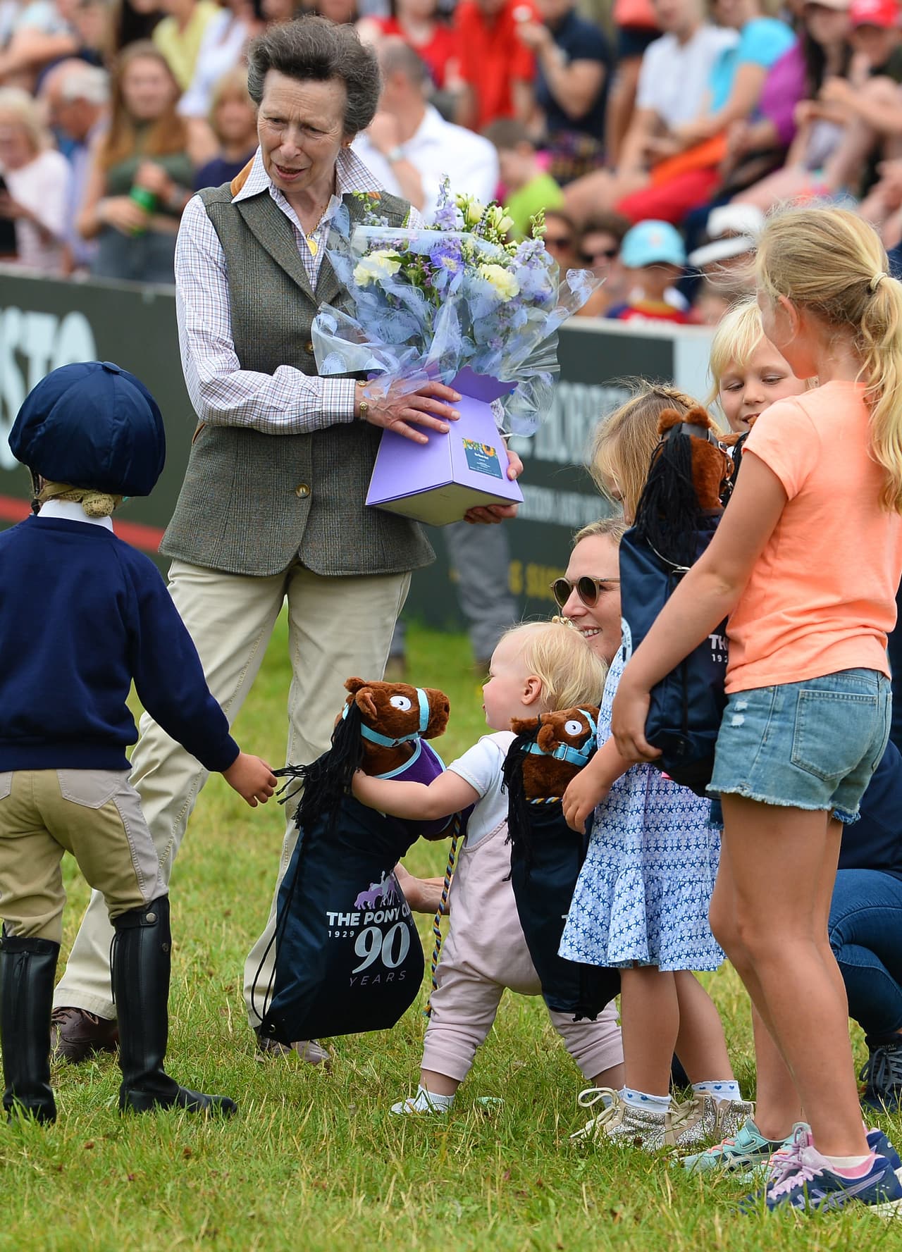 El yerno 
<a href="https://www.univision.com/famosos/el-primo-mayor-del-principe-harry-tampoco-es-alteza-real-y-en-estos-dias-vende-leche-en-china-fotos" target="_blank"><b>de la princesa Ana</b></a> narró la aventura que vivieron ante el inminente parto que tuvieron en su propio hogar.
