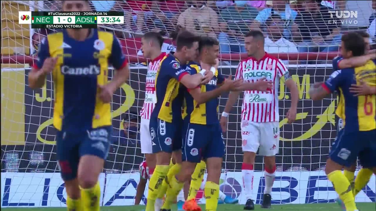 ¡TIRO ATAJADO! disparo por Germán Berterame.