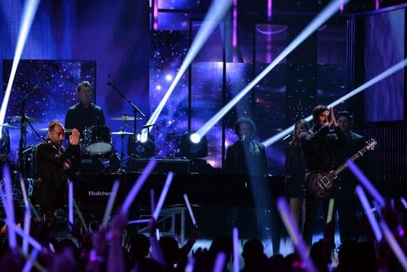 Uno de los primeros musicales en presentarse fue el del dueto mexicano Camila.