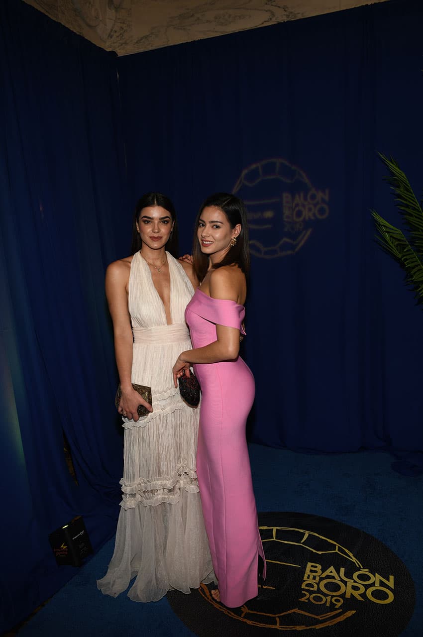 Los invitados especiales brillaron con luz propia en la alfombra azul del Balón de Oro 2019 de la Liga MX celebrado este sábado en Los Ángeles.