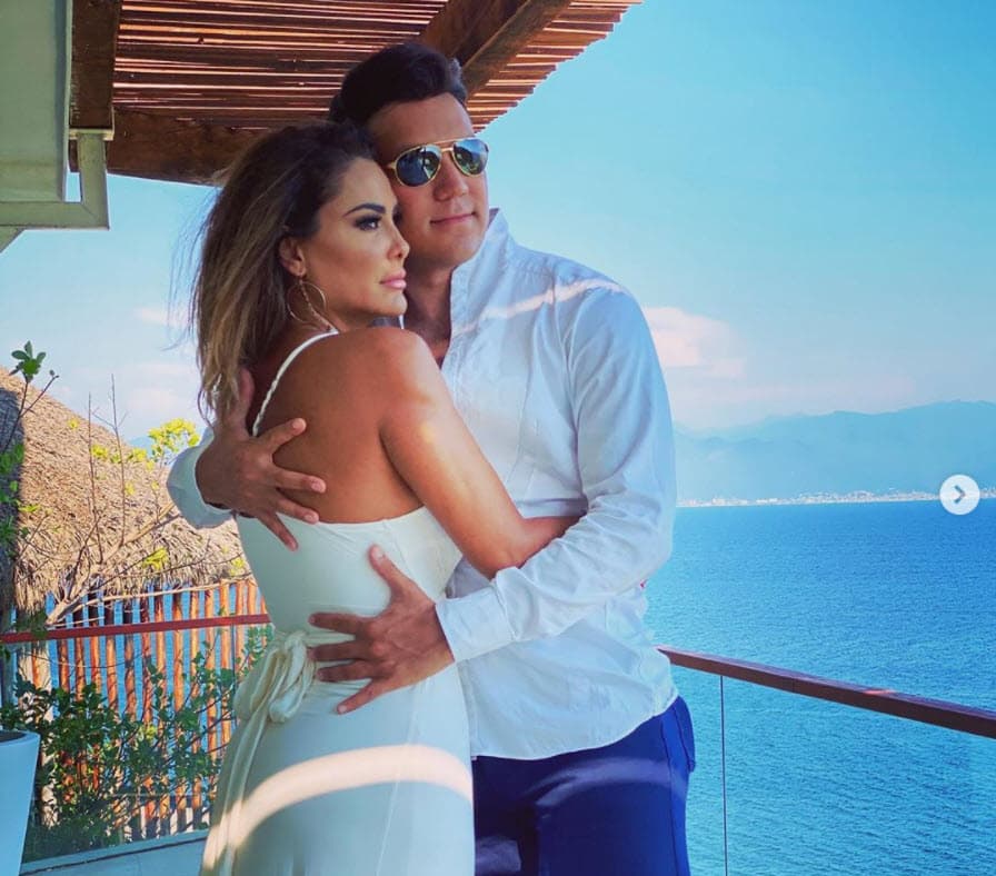 Se llama Larry Ramos y es un colombiano afincado en EEUU. De acuerdo con información que reveló el pasado viernes 4 de agosto el periodista Gustavo Adolfo Infante en
<b><a href="https://d3m037qqkidp3x.cloudfront.net/ISP/m/fR7CBq/tw_1599255015135.html" target="_blank">'De primera mano'</a>, </b>el nuevo novio de la cantante se dedica a invertir dinero en una compañía de esquema piramidal.
<br>