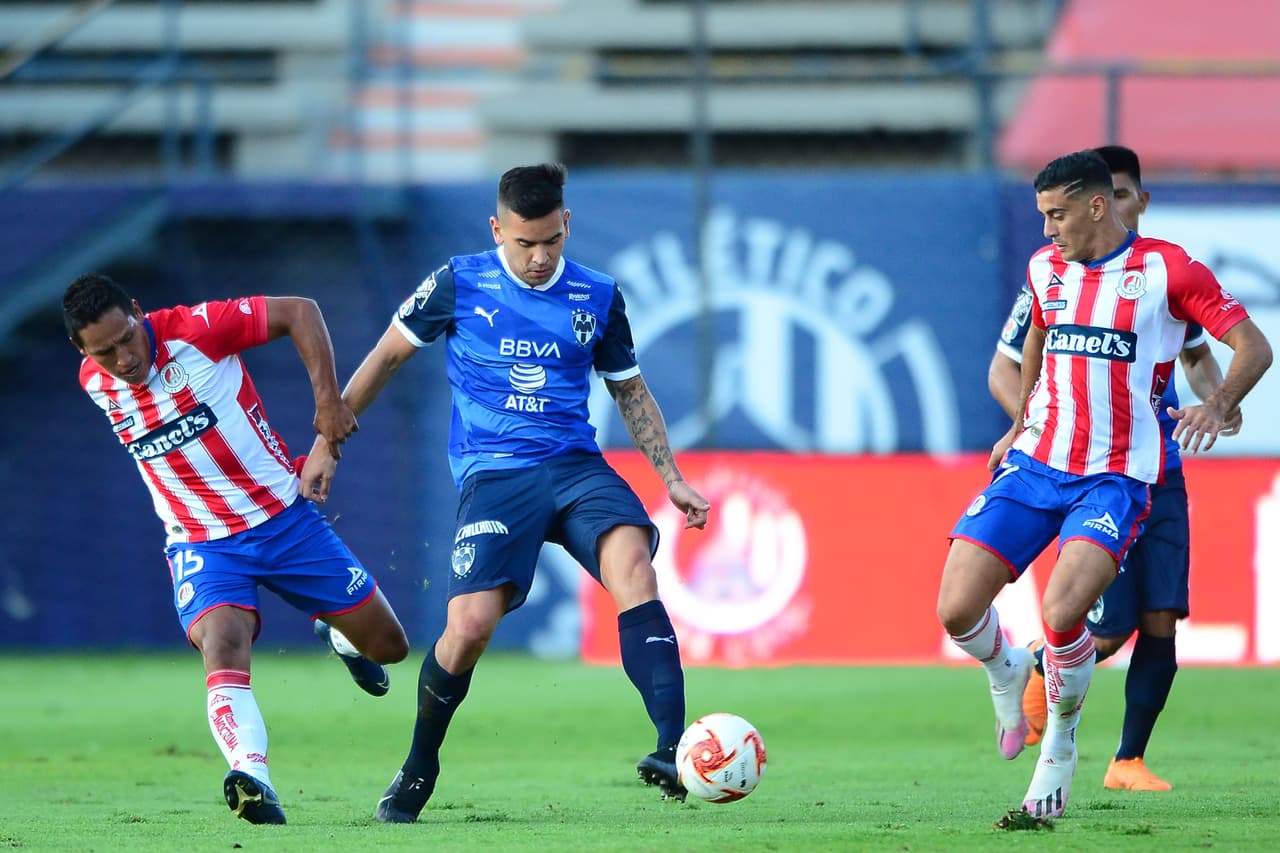 Con goles de Aké Loba y Maximiliano Meza, los Rayados se imponen 1-2 en su visita al Atlético San Luis.