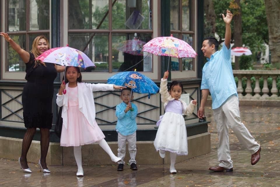 Estela Osorio revivió junto a su familia una escena del clásico del cine. 
<br>