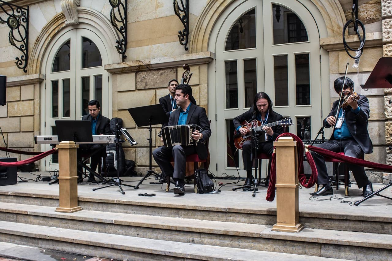 Con el álbum 'Pa’ qué más… música andina colombiana'
<i>, </i>el Quinteto Leopoldo Federico
<i> </i>fue nominado en la categoría a Mejor Álbum Folclórico. En 2015 la agrupación también había sido nominada con 'Bogotá - Buenos Aires'
<i>, </i>un álbum de tango que conectaba a las dos ciudades.