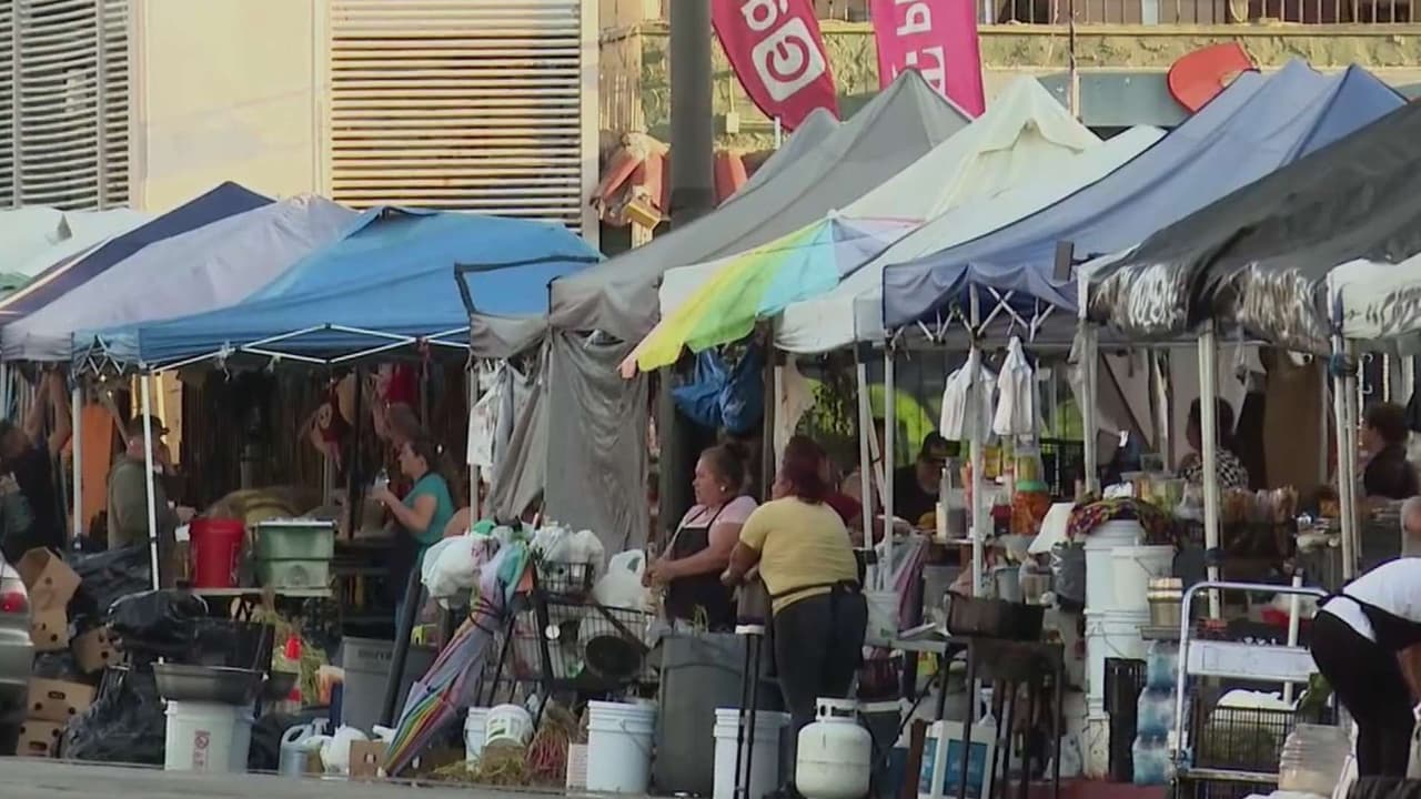 Vendedores ambulantes dividen debate por la alcaldía de Los Ángeles y sus regulaciones