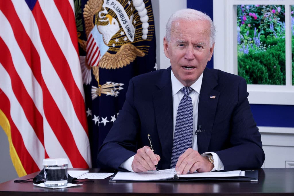 Biden registra su nivel más bajo de aprobación a nueve meses de asumir el cargo, según encuesta