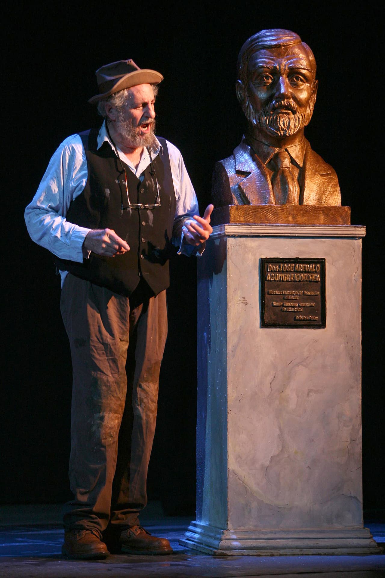 En enero de 2018, en el programa 'De Primera Mano' se transmitió un audio del fallecido actor en el que relata su salida de Televisa: "Por órdenes del señor Azcárraga se va usted en este momento de la oficina. '¿Qué he hecho yo?', pues es que hay una denuncia en contra suya, '¿denuncia de qué?', denuncia de violación por parte de su hija…, '¿cuál hija?', Adriana".