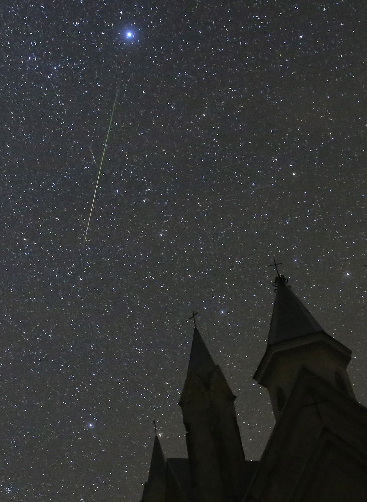 Así que a seguir mirando al cielo en estas noches de verano para disfrutrar de este espectacular fenónemo. Las Perseidas vistas desde Bogushevichi, Bielorrusia, el 12 de qgosto de 2018.