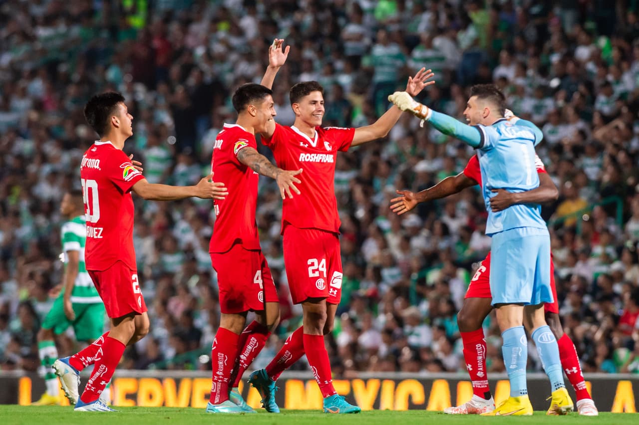 Toluca derrotó a Santos 0-2 y con global de 3-6 se llevó la serie.