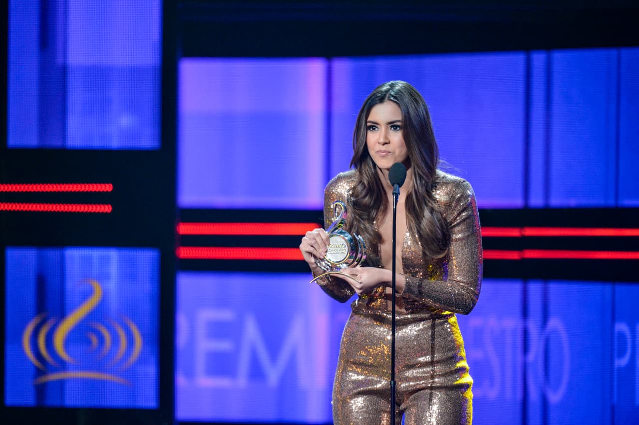 La ex Miss Universo Paulina Vega presentó el homenaje de la noche dedicado a Carlos Vives.