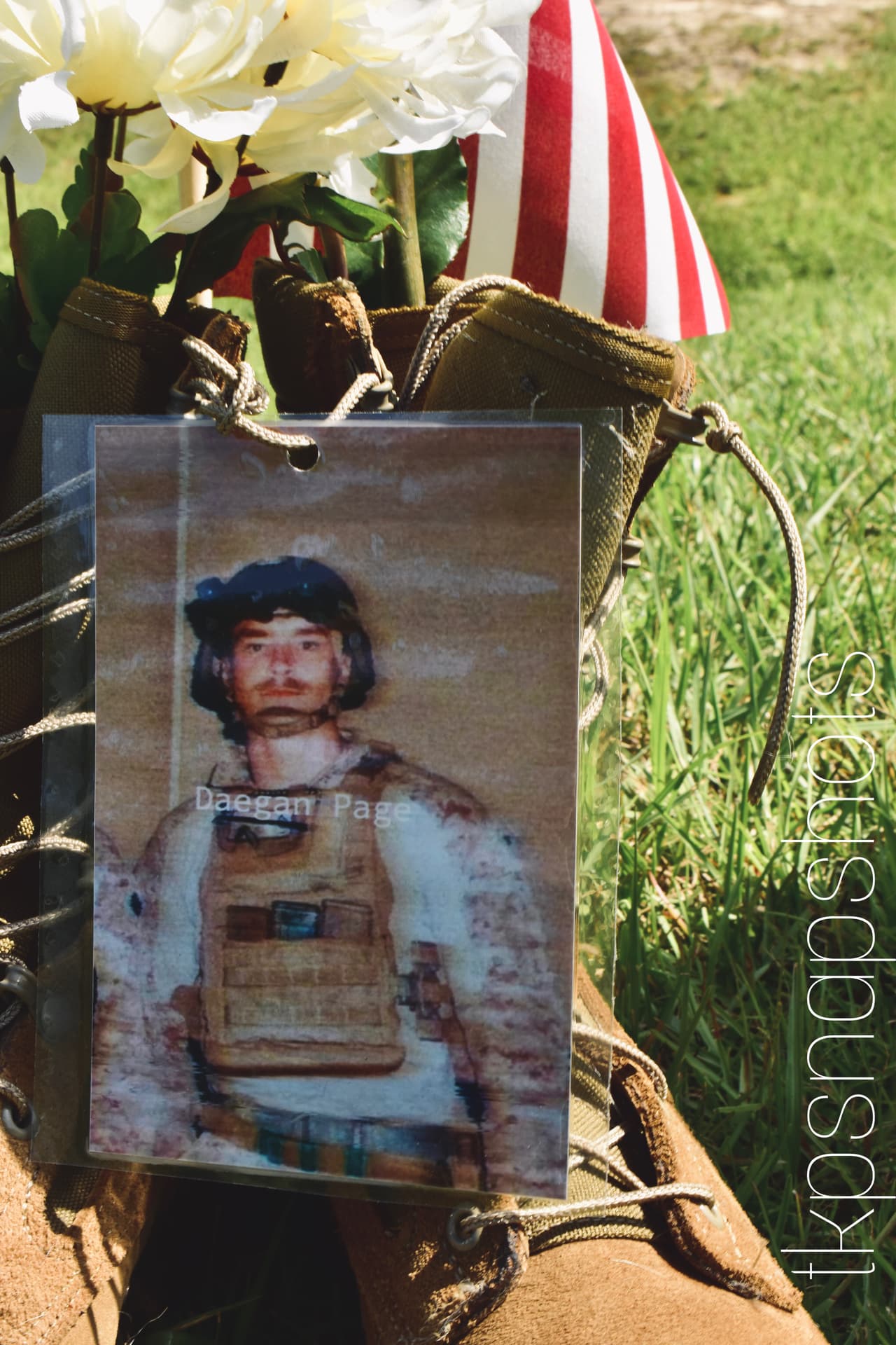 "El 26 de agosto fue un día trágico para nuestro país", dijo el gobernador de Carolina del Norte, Roy Cooper, quien expresó sus condolencias a las familias de los militares y civiles que perdieron la vida.