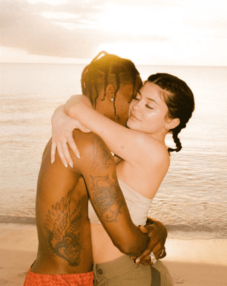 Algunos hasta han sugerido a Jenner dejar a Scott por él, a quien consideran un "bomboncito".