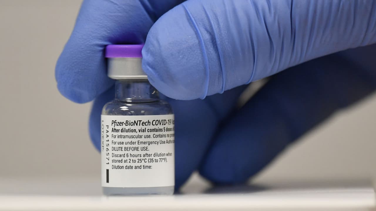 Principales funcionarios de salud de la administración Biden anunciaron este miércoles la autorización de la 
<a href="https://www.univision.com/local/chicago-wgbo/por-que-es-necesaria-una-tercera-dosis-de-la-vacuna-contra-el-coronavirus-un-experto-explica-las-razones-video">tercera dosis contra el covid-19</a> para todos los habitantes del país.