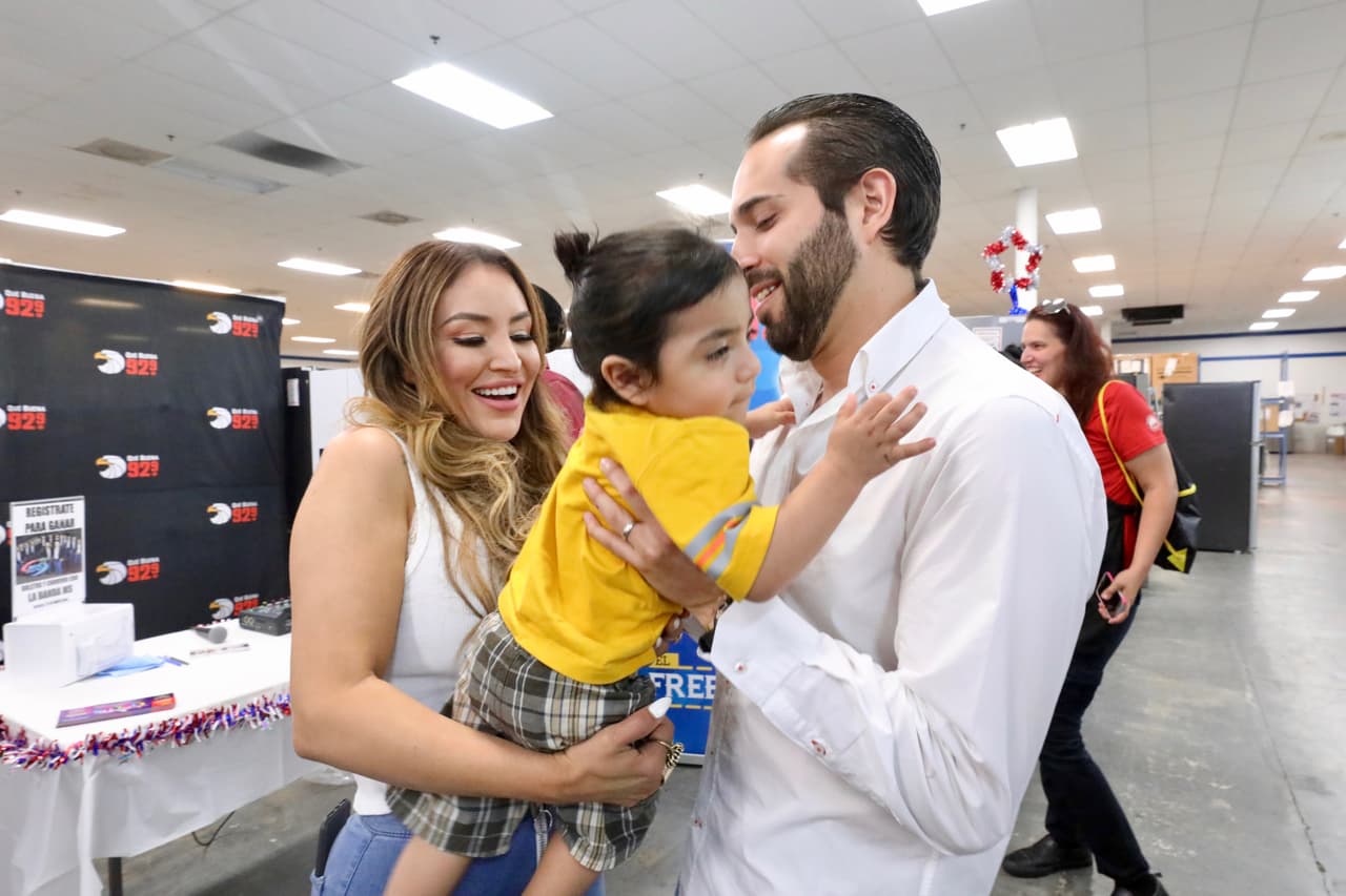 <b>El Compa Ivan</b> también demostró sus dotes como papá primerizo.