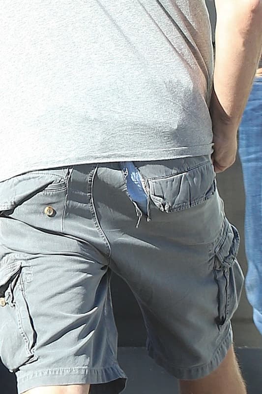 Hasta se le veía el calzón debajo.