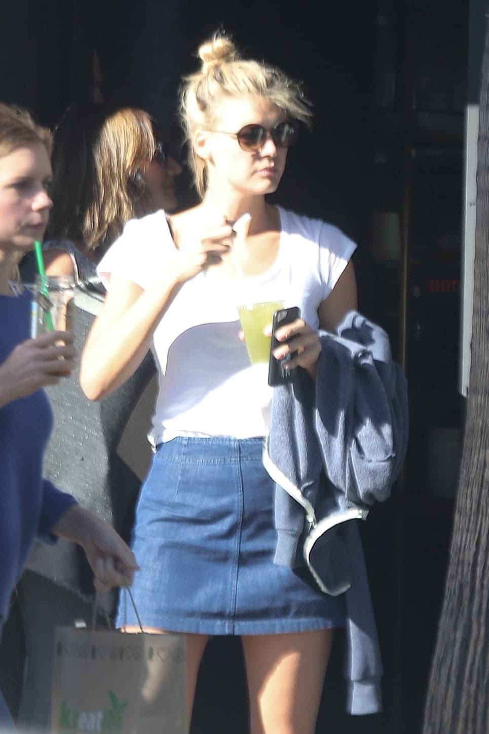 Muy bella la chica de Leo.