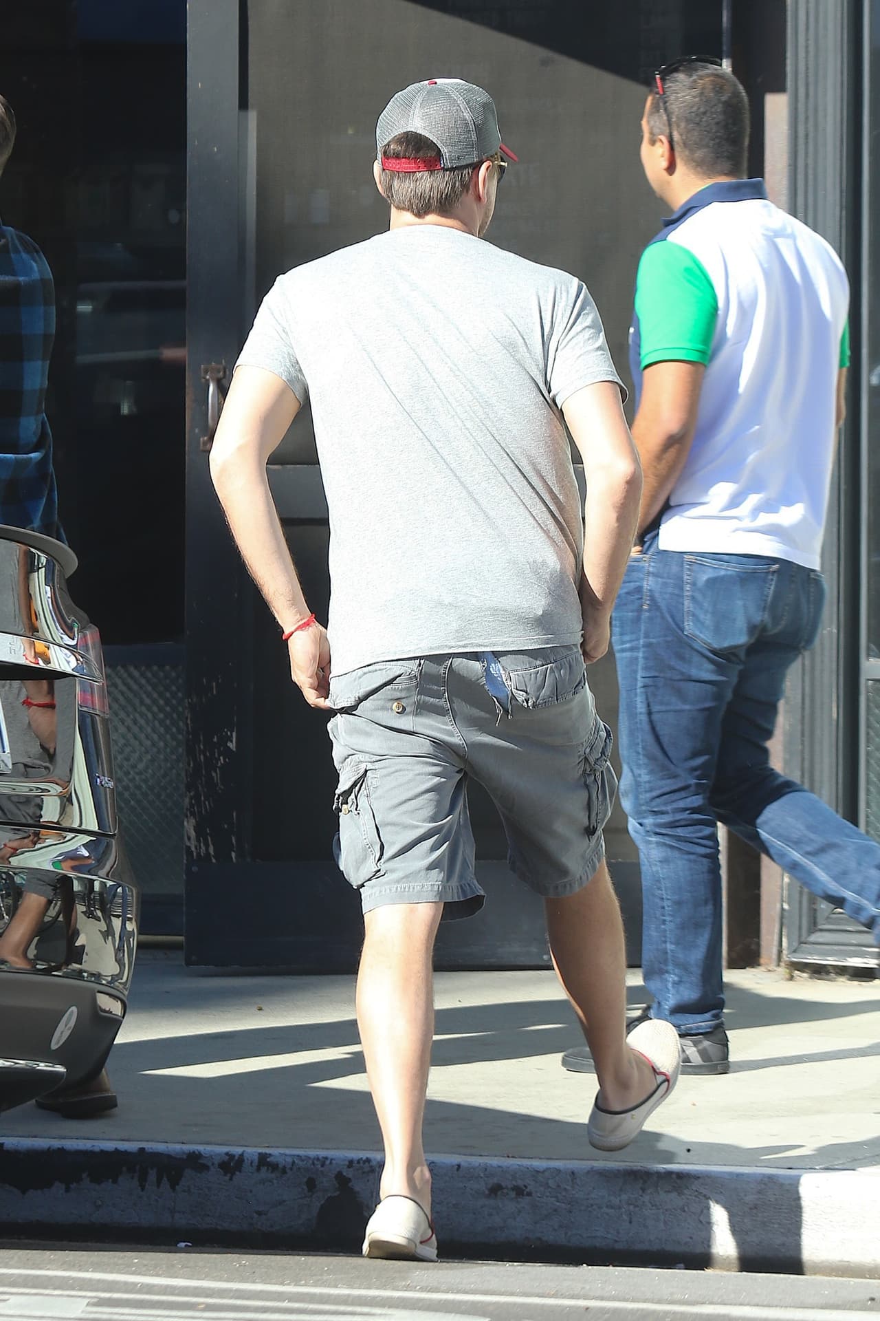 ¡Ya cómprate ropa nueva, Leo!