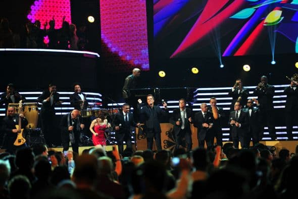 Para cerrar la noche con broche de oro, los Salsa Giants nos presentaron una selección de los grandes éxitos de la salsa.