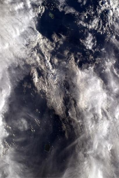 Nubes parte dos, hemosa vista sobre el Pacífico. Fotos: @astro_reid