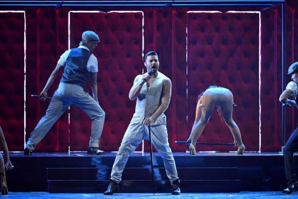 El boricua interpretó su éxito "Adios"