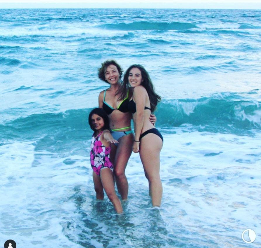 Laura Flores ha podido combinar su carrera artística con su faceta como madre.