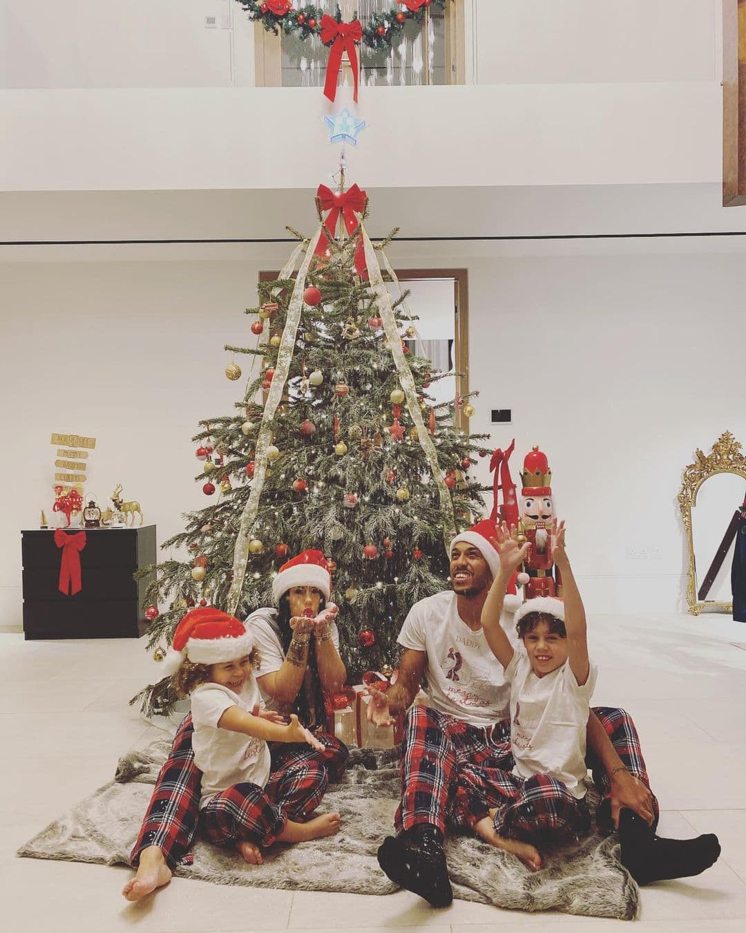 Aubameyang Pierre-Emerick | Las personalidades del balompié desearon felices fiestas a través de sus redes sociales.