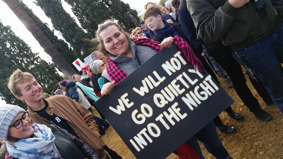 En Phoenix con pancartas los manifestantes hicieron escuchar sus peticiones - Fernando Hernández.