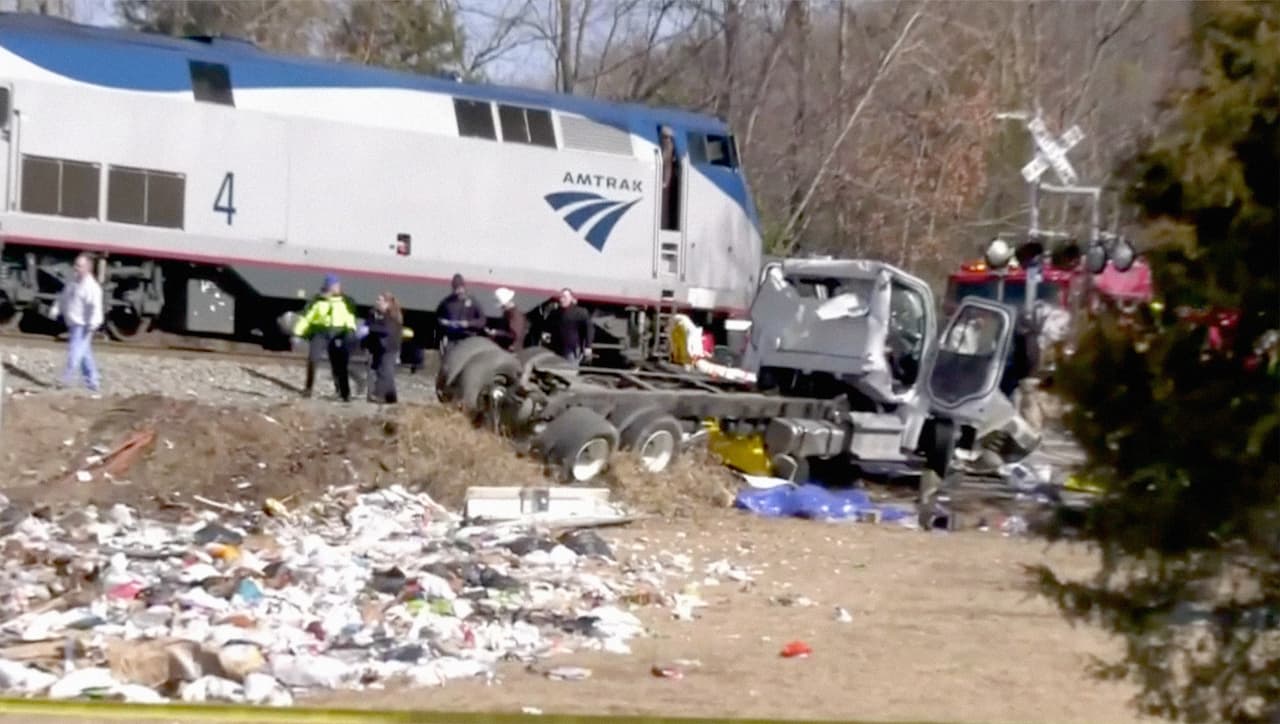 "No hay lesionados graves entre los miembros del Congreso o sus equipos", informó la secretaria de Prensa de la Casa Blanca, Sarah Huckabee.