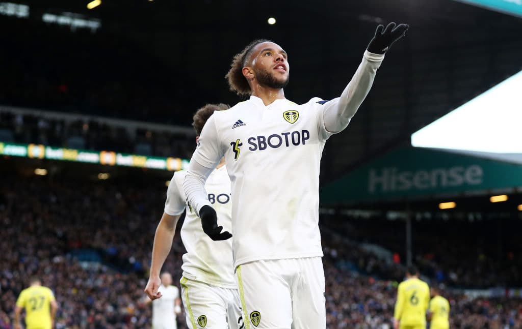 Leeds y Brentford reparten puntos tras empatar 2-2 en un partidazo durante la fecha 15 en la Premier League y ambos equipos rescatan un punto. Los de Bielsa siguen en zona del descenso.