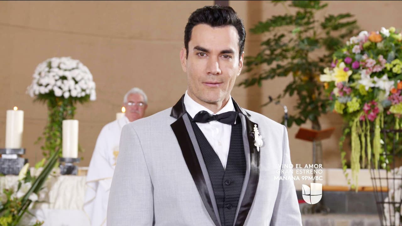 ¡Ahhh! Y el novio no se quedó atrás. Ramiro apareció en la ilgesia como todo un bombón.