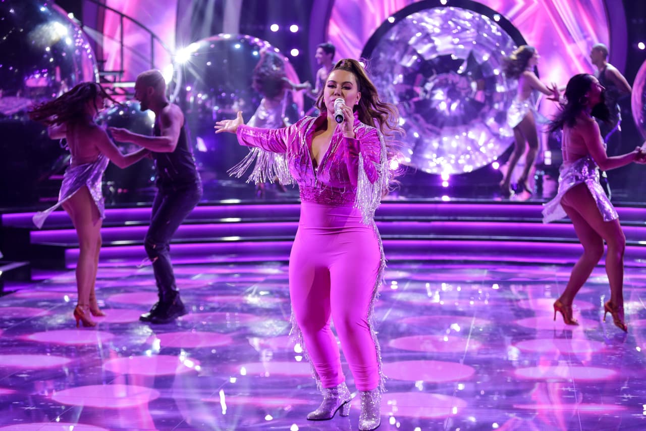 Chiquis Rivera mostró así sus curvas, con este traje ceñido al cuerpo.