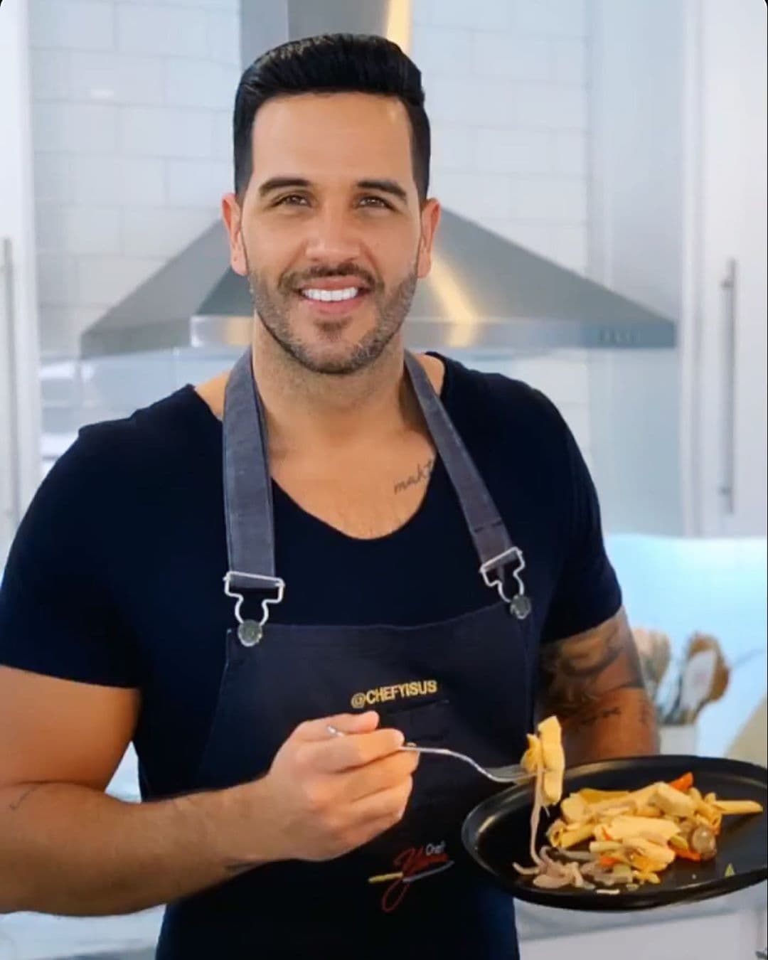 "Cocinar es un acto de solidaridad que te lleva a compartir. Compartir ese alimento, indispensable para vivir". Así se expresa el chef del significado que le da a eso que tanto le gusta hacer.