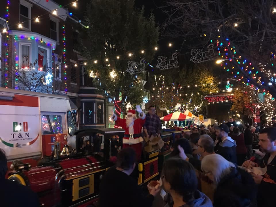 El 27 de noviembre habrá una celebración del inicio de la iluminación desde las 5 p.m. hasta las 9 p.m. y habrá comida y la presencia de Santa.